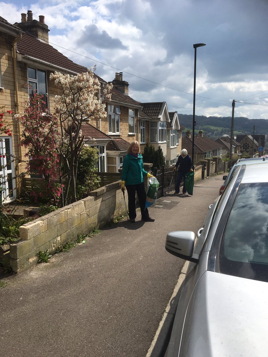 Met these lovely ladies today #cleaningup the streets of Bath! #inspiring <a href="/BathCoUK/">Bath.co.uk</a>