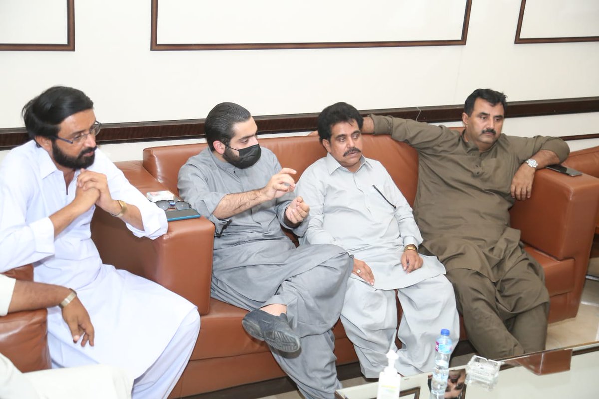 Munwar_Kaleri's tweet photo. Young leader @rawalsharjeel meet with public of #HydRural for different constituency mattress. He ensured to solve their issues on imediate bases @sharjeelinam @BBhuttoZardari @AseefaBZ @BakhtawarBZ @ShaziaAttaMarri @SyedNasirHShah @murtazawahab1 @MuradAliShahPPP https://t.co/dzWH3mib5o