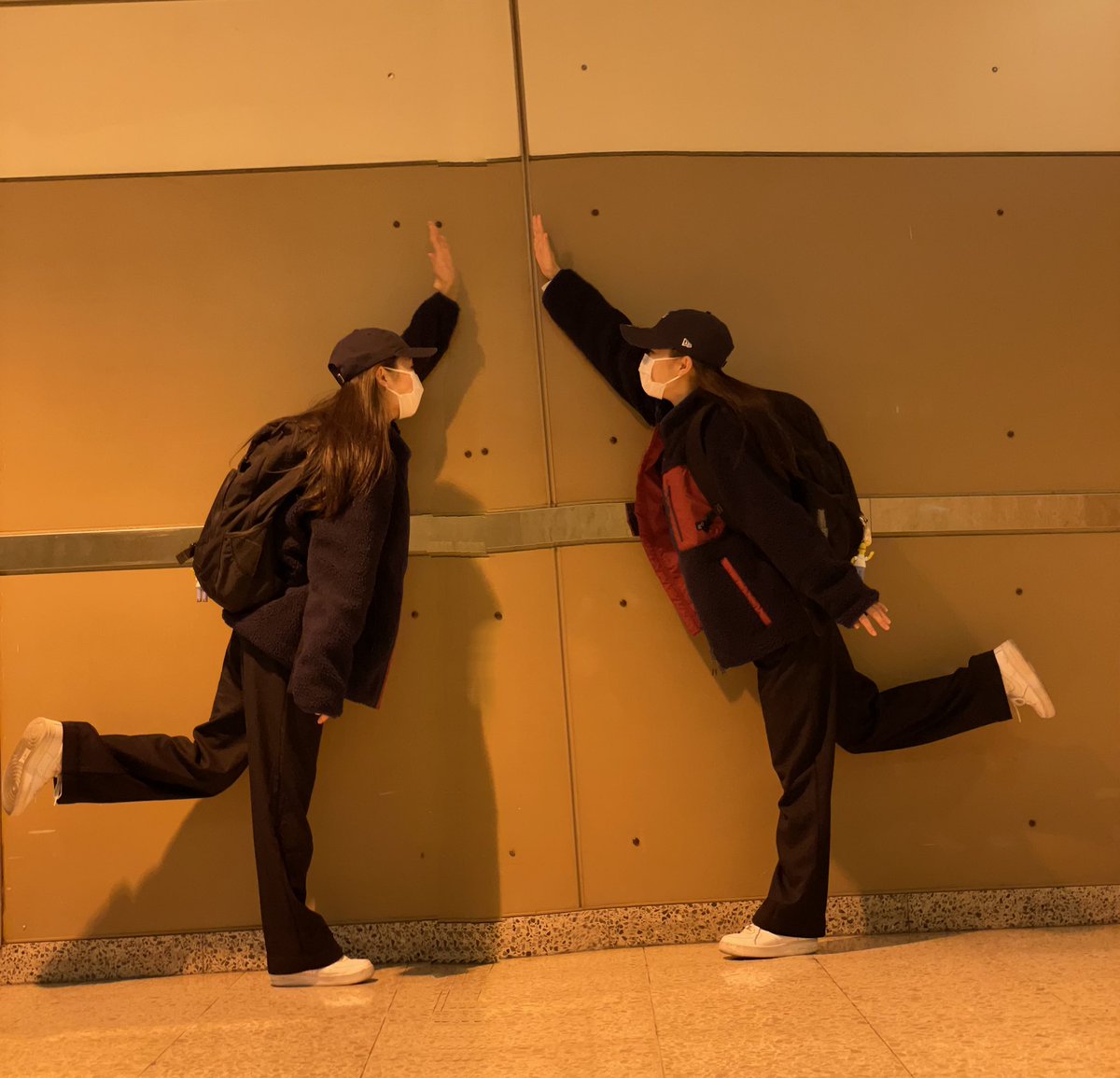 renkastyle's tweet photo. １枚目:3姉妹
２枚目:怒ってる人と謝ってる人
３枚目:私vs私
４枚目:ハイタッチ

#パノラマ
#写真撮影
#iPhone12Pro 
#iPhone https://t.co/xdHC5nzUpl