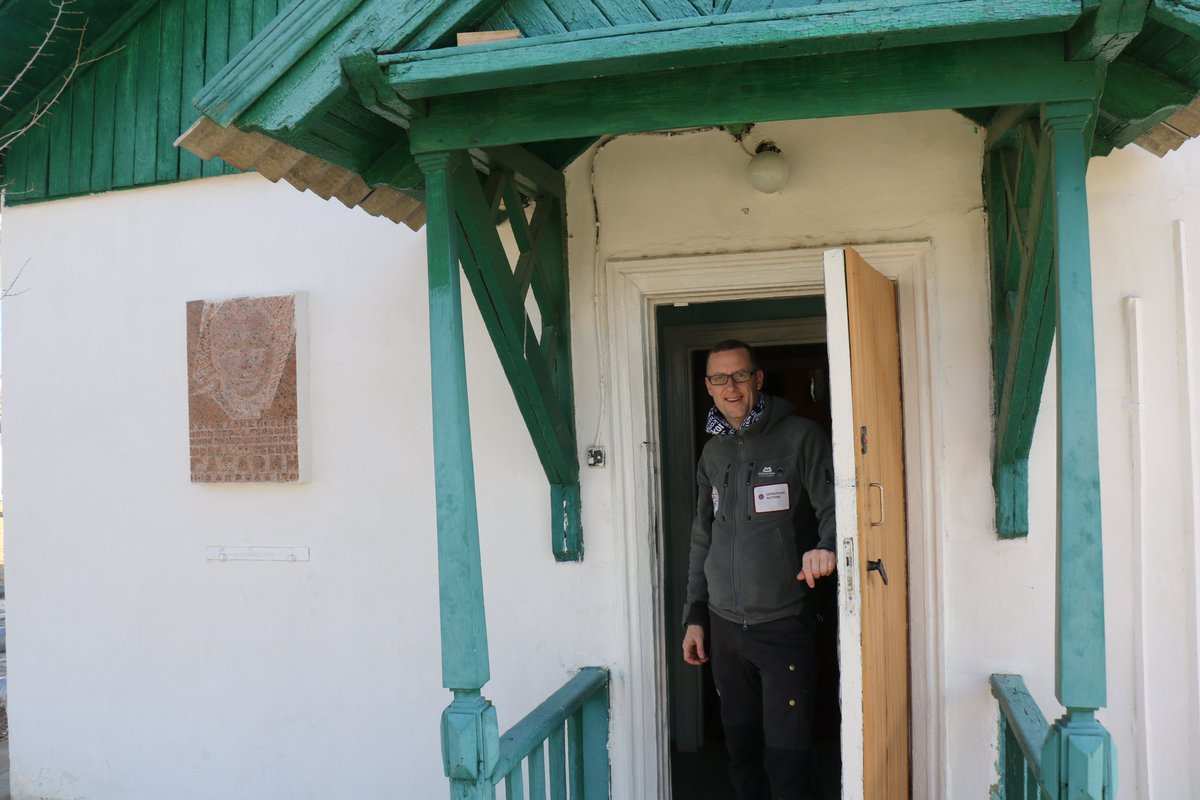 60 years ago today, Yuri Gagarin spent his last day and night before his flight in this house in Baikonur, about 2 miles from the launch pad. It has been left as it was that day ever since. Let me show you...  #Gagarin1961