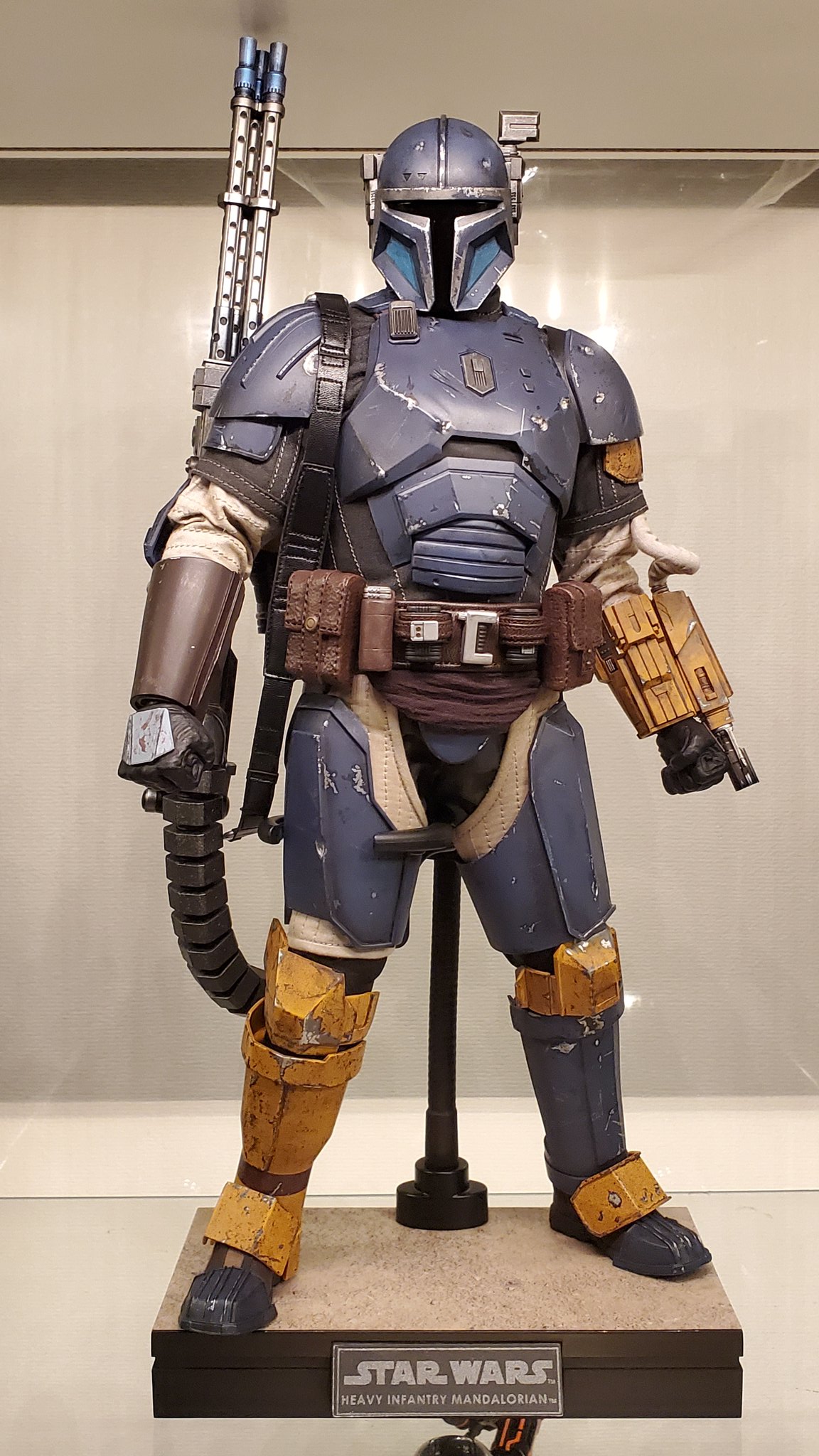 ホットトイズ マンダロリアン 重歩兵