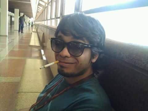 IreneMSola's tweet image. Me llamo Mauricio Meléndez
, tengo 27 años y soy escribiente del Palacio de Justicia.

Me mataron hace 8 años un #11abr  mientras asistía obligado al cierre de campaña de Nicolás Maduro.

¿Mi pecado? Decir que era un fastidio estar allí obligado. Un hombre me disparó al cuello.