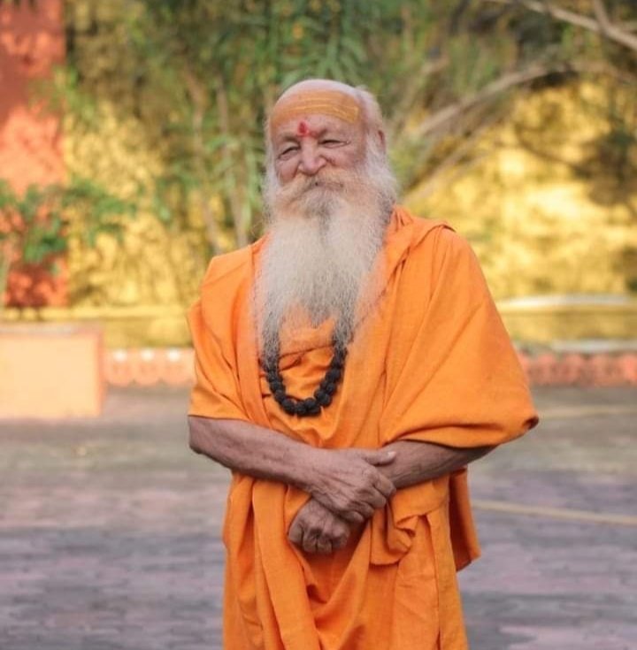 JenishGoswami1's tweet photo. પરમ પૂજ્ય શ્રી ૧૦૦૮ મહામંડલેશ્વર ભારતી બાપુ બ્રહ્મલીન થયાનાં સમાચારથી અત્યંત દુઃખની લાગણી અનુભવું છું પરમ કૃપાળુ પરમાત્મા સદગતના આત્માને શાંતિ અને અનુયાયીઓને આ  સહન કરવાની શક્તિ આપે.
 ઓમ નામો નારાયણ https://t.co/zeNGNosMSq