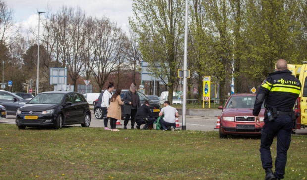 Vrouw gewond door botsing tussen twee auto's op de Parklaan in Etten-Leur - ..