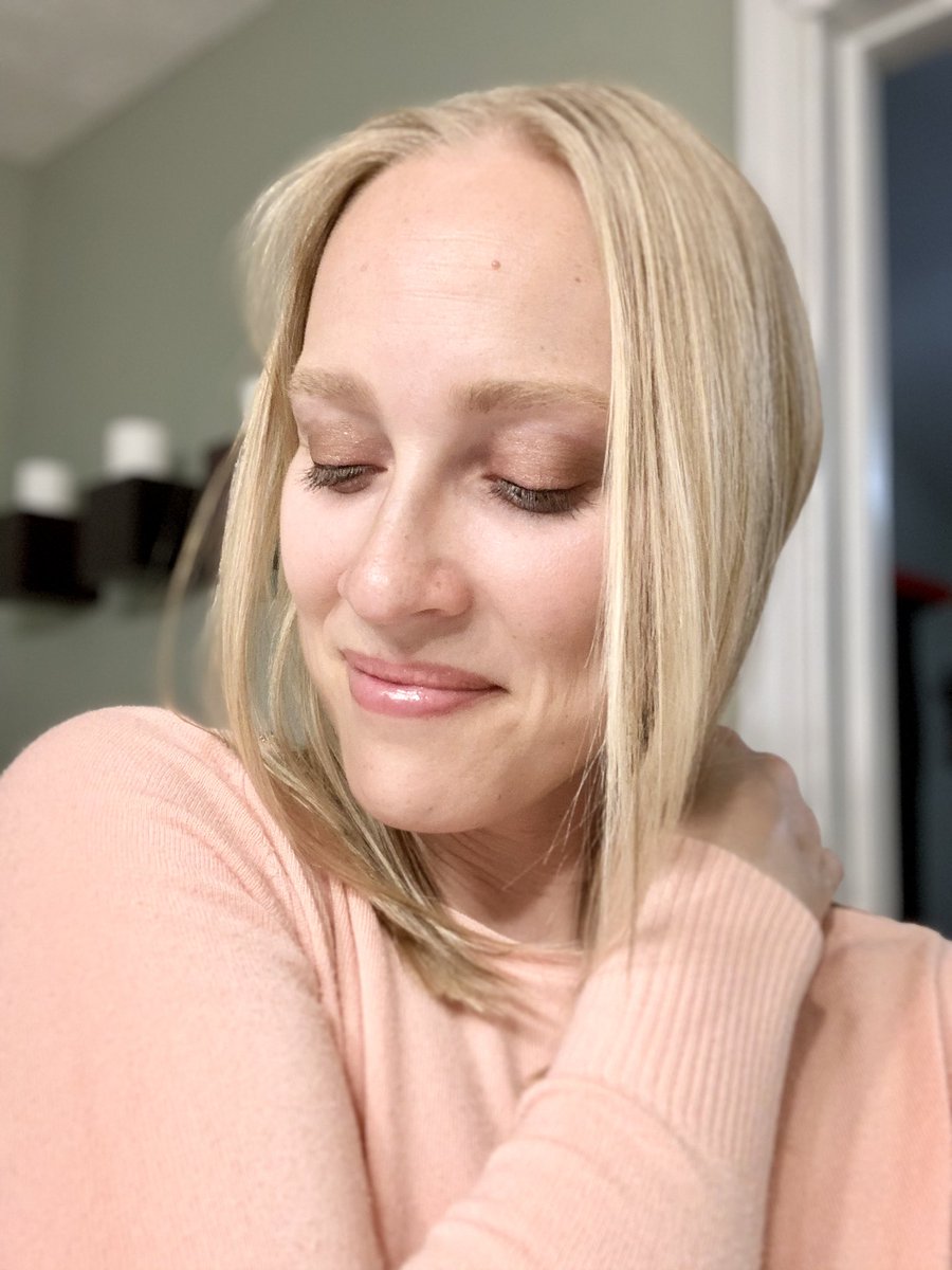 leg_up_on_life's tweet photo. After posting so many training pics, I thought Iβd better prove that I can actually get cleaned up every once in awhile π€£
#model #modeling #allcleanedup #gotreadyforonce #worerealpants #prettyinpeach #SelfieSunday #photography #selfie #feelingood https://t.co/DnKLWYBGT4