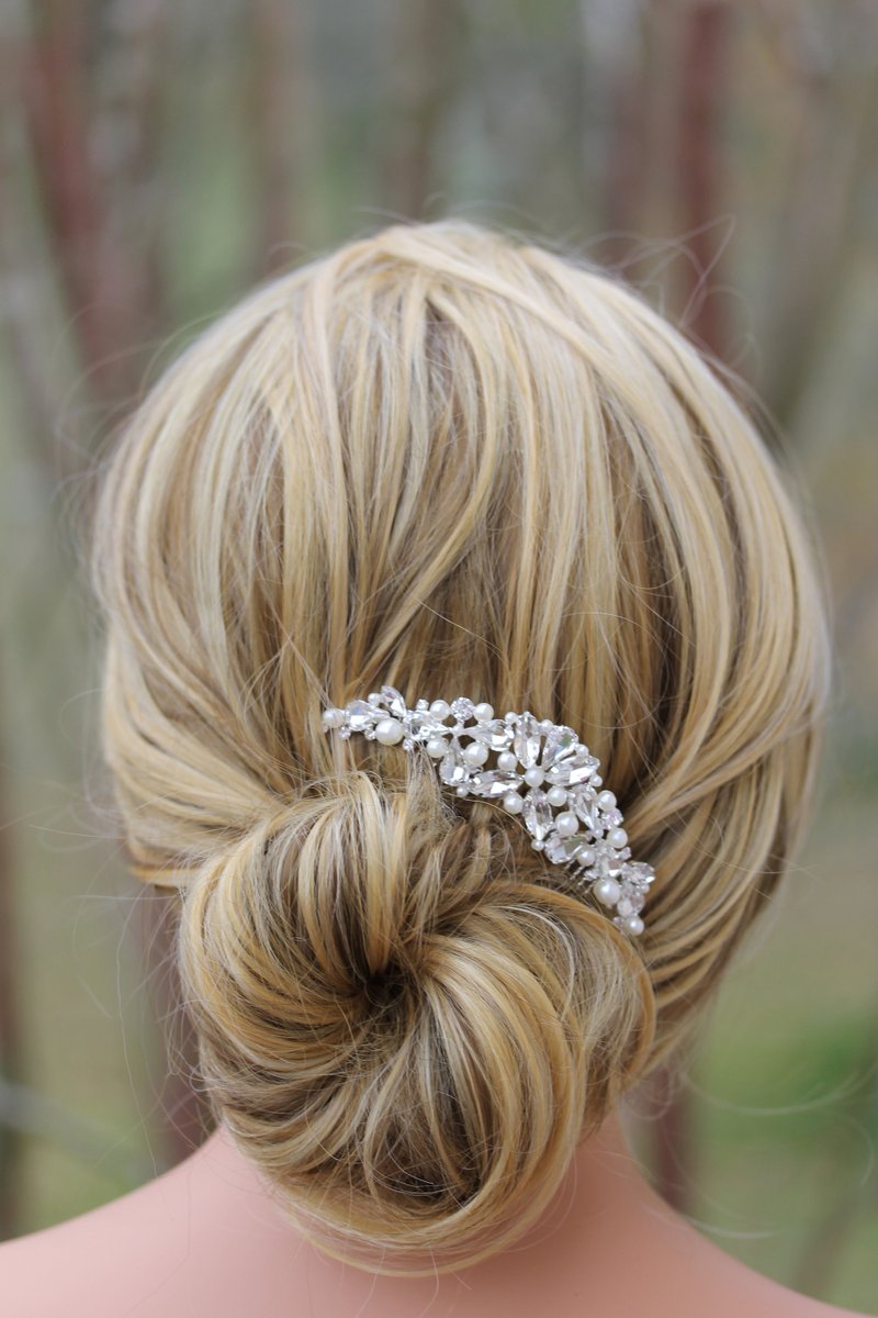 chestnutcrochet's tweet photo. Sharing for Zeba Creations on Etsy
Really love this, from the Etsy shop ZebaCreations. https://t.co/eaWp82U8y7 #etsy #weddingaccessory #weddingcomb #bridalhaircomb #haircomb #rhienstonehaircomb #braidalcombs #cystalhaircomb #bridalaccessory #weddingaccessories https://t.co/8CZWpob7J1