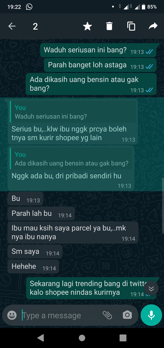 Yuutinee's tweet photo. Saya pelanggan setia shopee. Tiba tiba liat hastag #ShopeeTindasKurir trending, penasaran juga. Bener ga sih? Dan setelah saya tanya ke kurir yang baru aja semalem nganterin paket saya, ternyata emang SEMURAH ITU BAYARANNYA + GAADA UANG BENSIN LAGI. https://t.co/JBtaksd0kA
