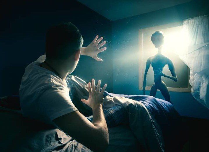jtorr999's tweet photo. I need to remember to close my laptop at night so it doesn’t flood my bedroom with ghostly light when it decides to run some 2am updates, causing me to wake up fearing the aliens have come for me. https://t.co/Ia96cahUbV