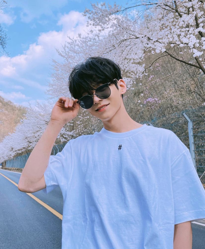 jeon_changha_'s tweet photo. 🌸🌸🌸 https://t.co/rqTgR6trG7