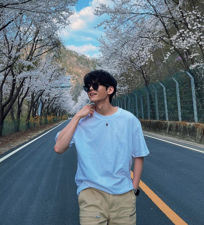 jeon_changha_'s tweet photo. 🌸🌸🌸 https://t.co/rqTgR6trG7