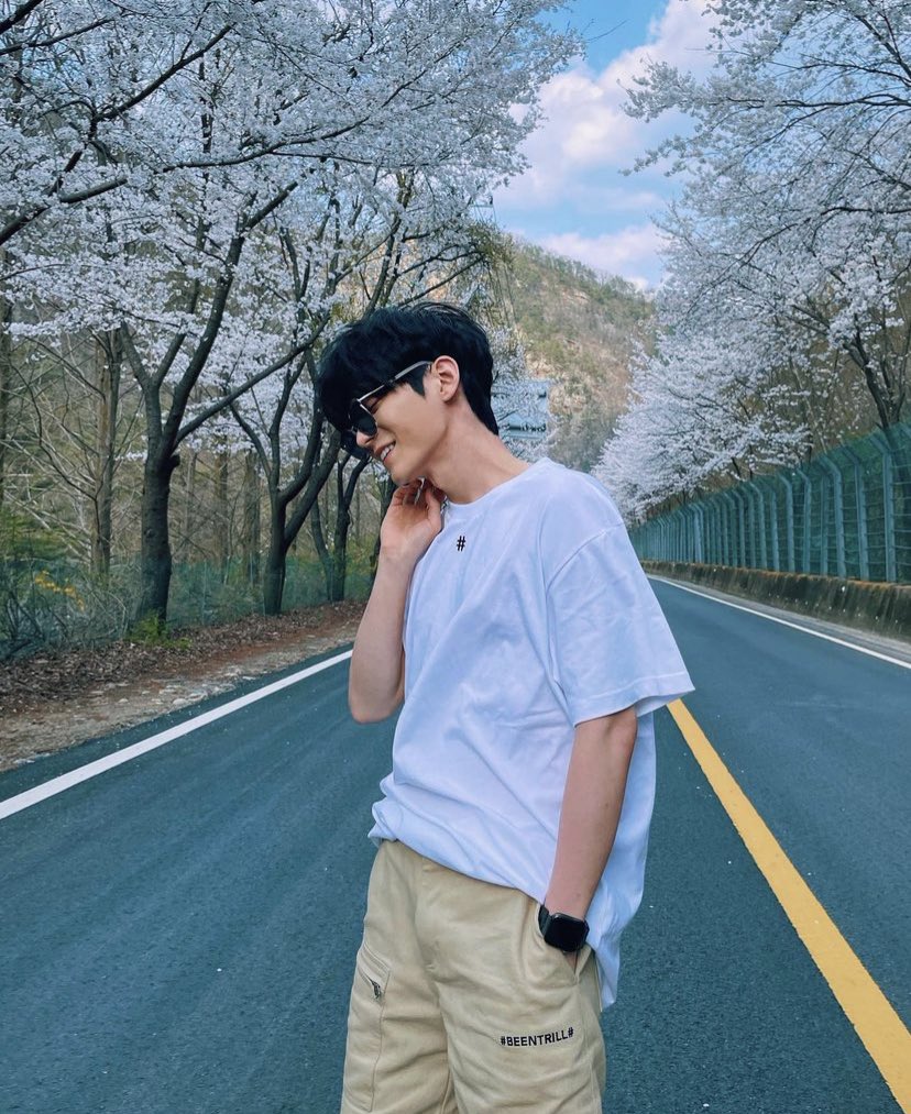 jeon_changha_'s tweet photo. 🌸🌸🌸 https://t.co/rqTgR6trG7