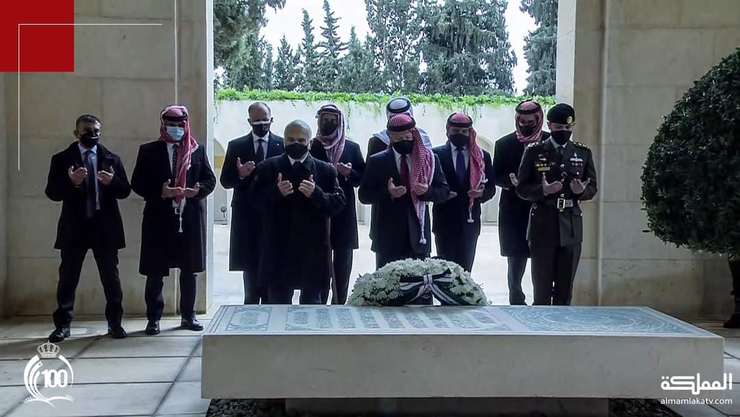 صورة مفرحة وحية بس في ناس ما بتحب الخير للأردن أو على ما يبدو (على قولة ومثال رنده حبيب) مبسوطين باستنتاجهم البائسة أن الصورة قديمة (على ما يبدو)🇯🇴❤🇯🇴❤
حمى الله الهواشم والاردنيين 🇯🇴❤🇯🇴❤🇯🇴