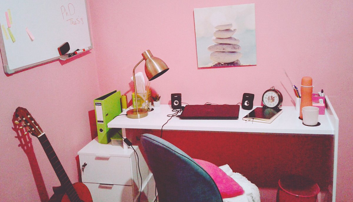 SoulTiszah's tweet photo. My #PhDdesk Loving my #minimalist #phd corner. Weekend writing!! https://t.co/KGCed0lMn7