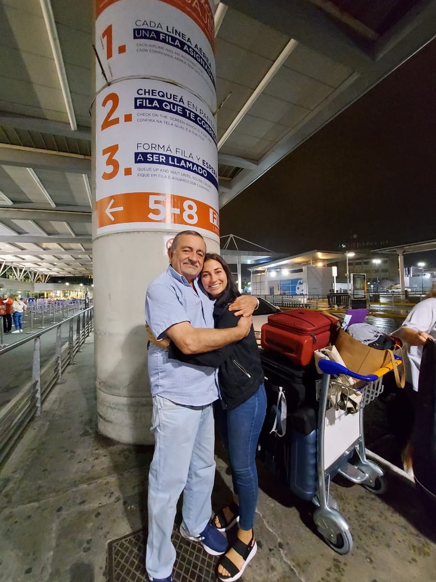 jrgyasoc's tweet photo. Despidiendo a mi hija que se va del país . Argentina, el país de las oportunidades. HDRMPutas !! https://t.co/V4zr9BsROI