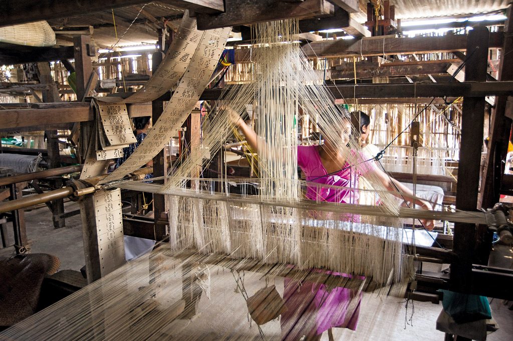 indiainmedan's tweet photo. #Vote4Local #Sualkuchi near #Assam displays the culture & traditions of Assam in its best form. The weaving village is known for producing best kind of silk & offers various silk fabrics like the golden Muga, ivory white pat,light beige eri or endi silks. Mancester of East ! https://t.co/rZ059yZQ7I