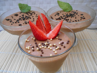 Mousse de chocolate 🍫🍫 para el postre del domingo 😁😁

youtu.be/DFzqLPqTgCc