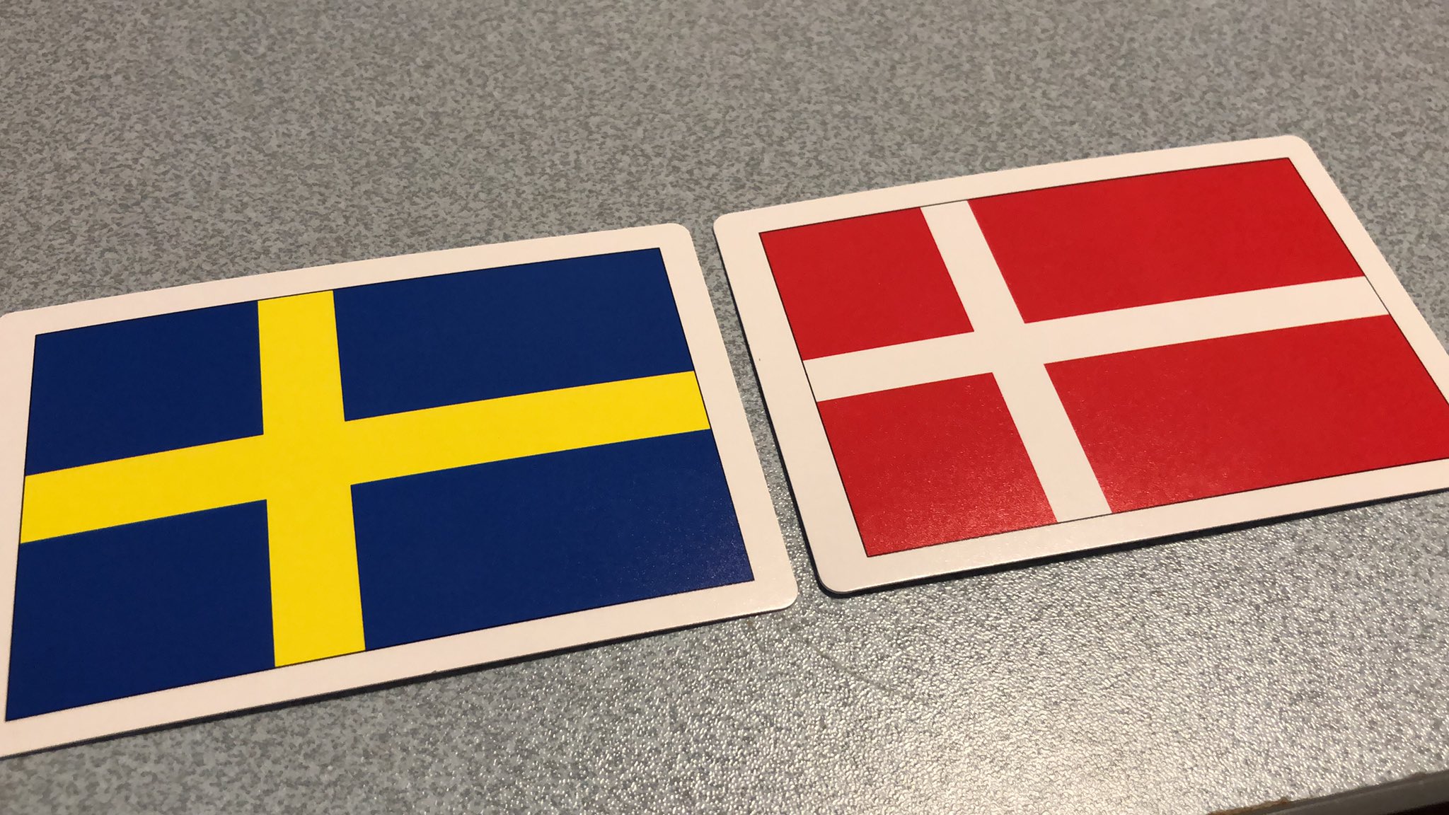 Kim38 国旗の簡単な覚え方 スウェーデン デンマークの法則 デン繋がりで 色違い T Co Umokqseitp Twitter