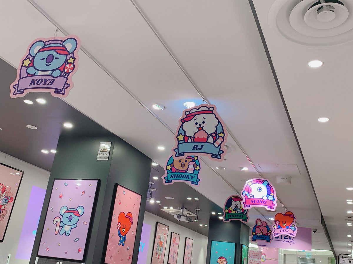 𝚐𝚞𝚖𝚒 私も二週間前に行ったよ 短い滞在だったけど 黒花堂のマカロン rjしか居なかったの みんな買えて良いね 可愛い 𝚐𝚞𝚖𝚒 私も二週間前に行ったよ 短い滞在だったけど 黒花堂のマカロン rjしか居なかったの みんな買えて良いね 可愛い