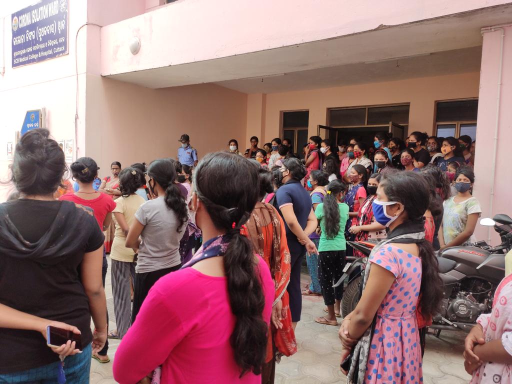 DebasmitaKumari's tweet photo. We want justice #students of SCB College of nursing #justice for future  @Naveen_Odisha https://t.co/HEErTIemHl