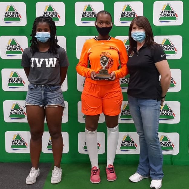 forwardzone's tweet photo. 🎉 Congratulations to the winners of the @ActionSportsSA 5v5 Tournament in partnership with @JVWGirlsFootbal
🥇Cobras FC
🥈Blue Birds
🏅Player of the Tournament - Cimone Sauls
🏅Goalkeeper of the Tournament - Makoma Mboriambi
#WomensFootball
#FZdifference https://t.co/NxAAphgEOz