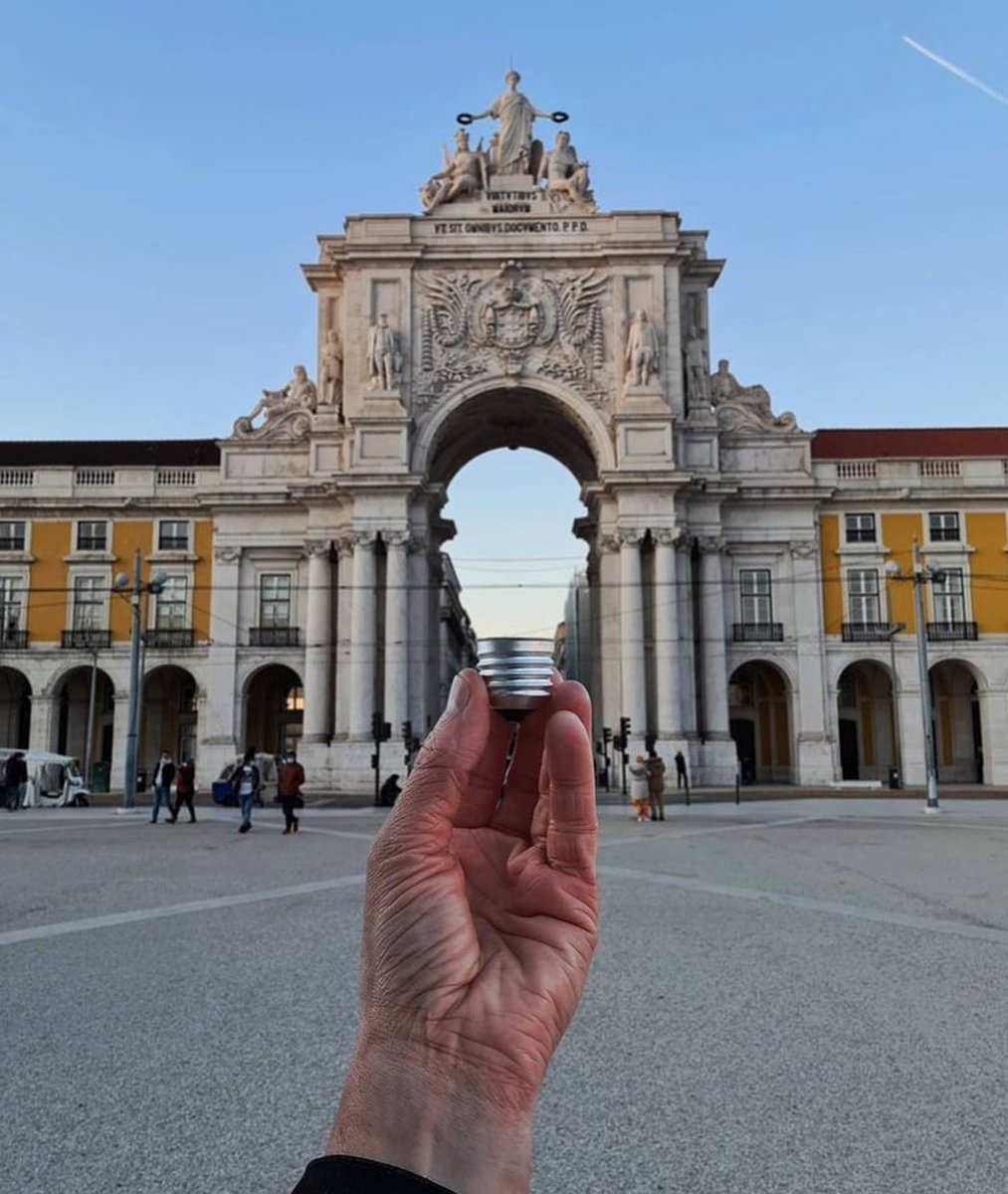 RuthKitsch's tweet image. Obriñas do artista portugués Hugo Suíssas.