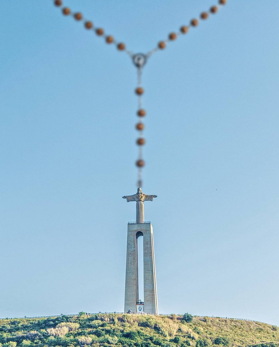 RuthKitsch's tweet image. Obriñas do artista portugués Hugo Suíssas.