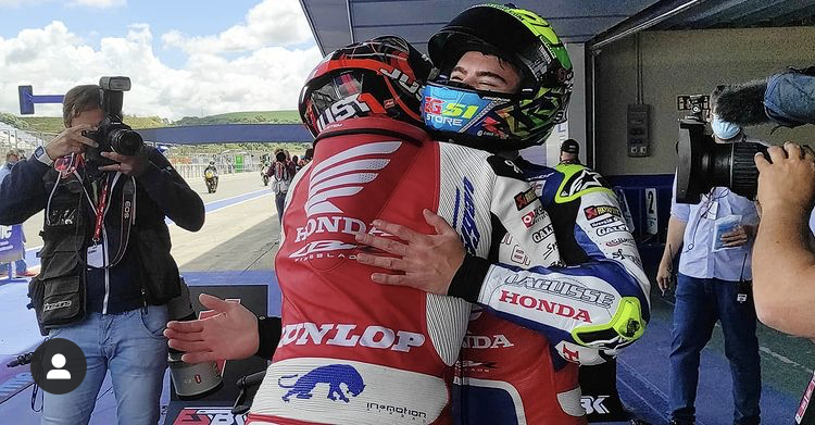 TeamLaGlisse's tweet photo. Final segunda carrera #ESBK de la @rfme_oficial en @circuitodejerez:
1. @jorditorres81
3. @ericgranado
#Open1000
7. @Artime_4
13. @plg_66 https://t.co/LmDddYgZiC