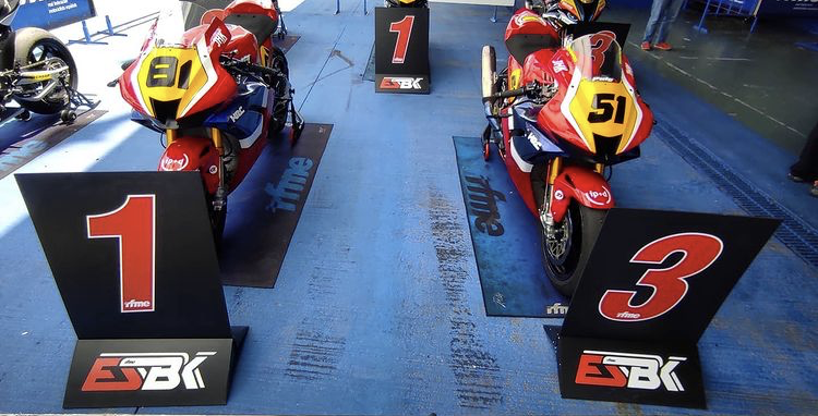TeamLaGlisse's tweet photo. Final segunda carrera #ESBK de la @rfme_oficial en @circuitodejerez:
1. @jorditorres81
3. @ericgranado
#Open1000
7. @Artime_4
13. @plg_66 https://t.co/LmDddYgZiC