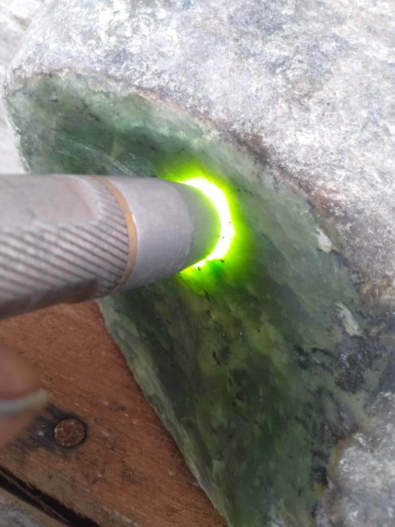 JohnMcback's tweet photo. FOR SELL

NEFRITE JADE FROM ACEH

WEIGHT 4 KG

Di Jual 
Giok Aceh nefrite 
Berat 4 kg

INTEREST
Minat
Whatsup +62 812 6582 7582 https://t.co/23H6afhMMX