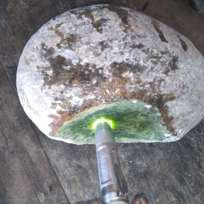 JohnMcback's tweet photo. FOR SELL

NEFRITE JADE FROM ACEH

WEIGHT 4 KG

Di Jual 
Giok Aceh nefrite 
Berat 4 kg

INTEREST
Minat
Whatsup +62 812 6582 7582 https://t.co/23H6afhMMX