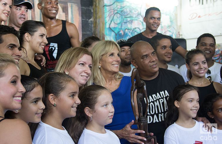 Puentesdeamor1's tweet photo. Dear @DrBiden and @POTUS Cuban children need books, no sanctions. Build #BridgesOfLove #Cuba #USA Los niños cubanos necesitan libros, no sanciones. Construya #PuentesDeAmor #ReopenUSHavEmbassy #CFRP #Remesasfamiliares #unblockcuba @AliMayorkas @EMendrala @SecBlinken @WhiteHouse https://t.co/mDkF4nCwI4