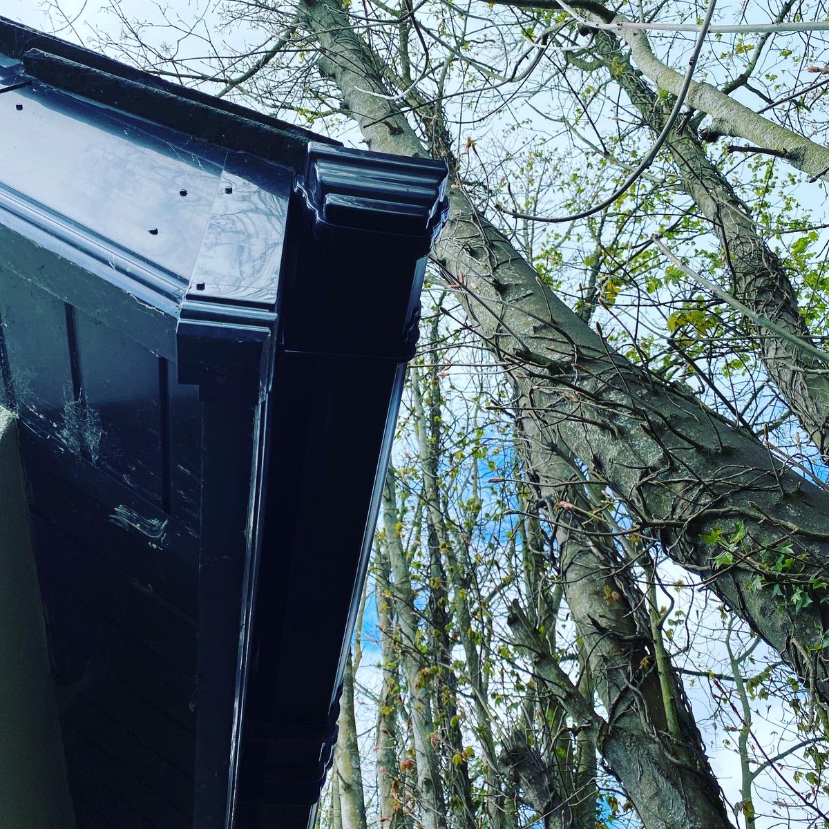 #gutterrepairs by #teamtmg over the weekend ensuring #nomoreleaks 
.
Chill out today and back to it #brightandearly tomorrow.
.
Enjoy your Sunday #muddergutters 
#guttercleaning #gutterclearing #guttersucker #4kguttercam #bestinmeath #supportsmallbusiness #supportlocalbusiness