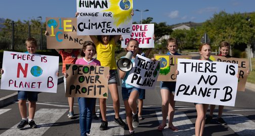 PNS_News's tweet photo. A group of Indiana students is stepping up to turn #climatechange awareness into action. https://t.co/jvWOUburMk https://t.co/xxs2ywCTH2