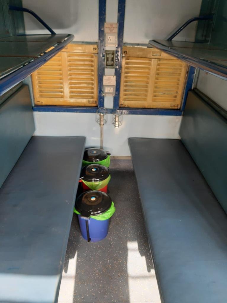ANI's tweet photo. 386 isolation coaches are available with Western Rly out of which 128 coaches are in the Mumbai Division. These coaches will be ready &amp; made available for use as per the demand placed by the respective State governments: CPRO, Western Railway https://t.co/dEUEGoRk64