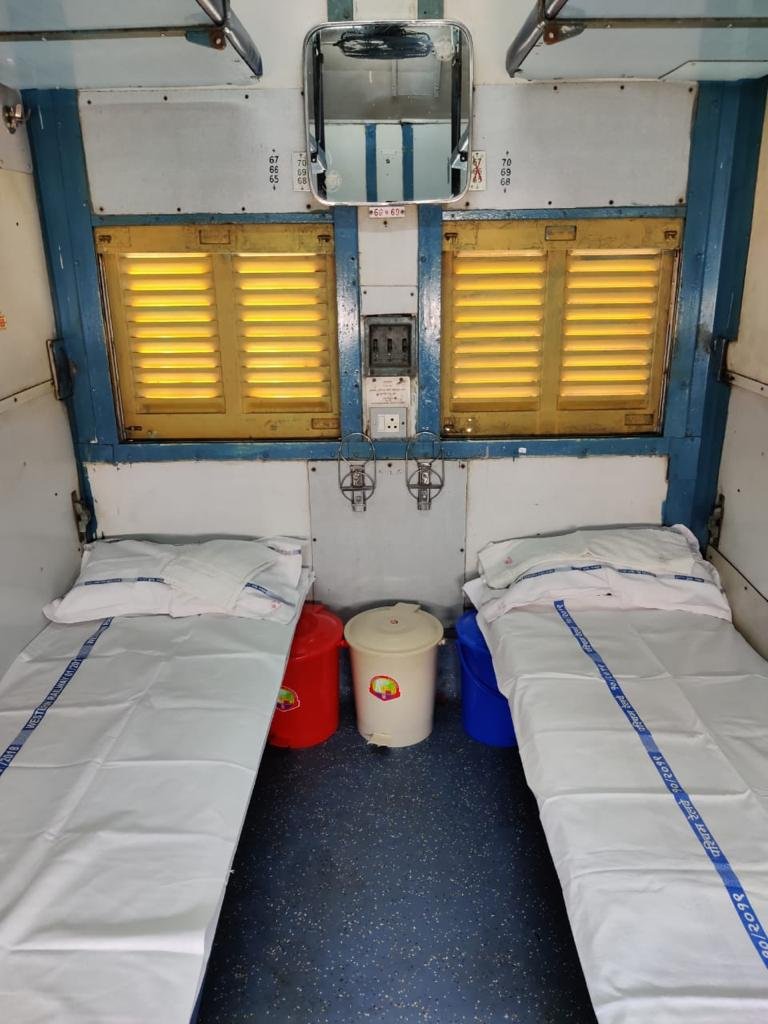 ANI's tweet photo. 386 isolation coaches are available with Western Rly out of which 128 coaches are in the Mumbai Division. These coaches will be ready &amp; made available for use as per the demand placed by the respective State governments: CPRO, Western Railway https://t.co/dEUEGoRk64