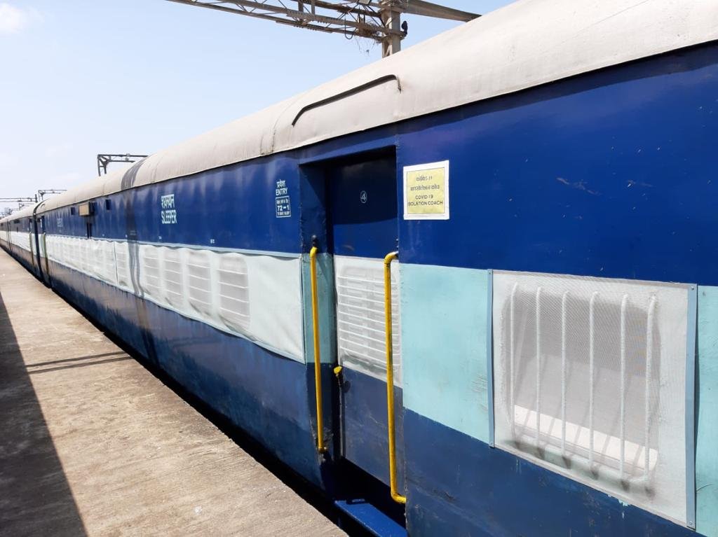 ANI's tweet photo. 386 isolation coaches are available with Western Rly out of which 128 coaches are in the Mumbai Division. These coaches will be ready &amp; made available for use as per the demand placed by the respective State governments: CPRO, Western Railway https://t.co/dEUEGoRk64
