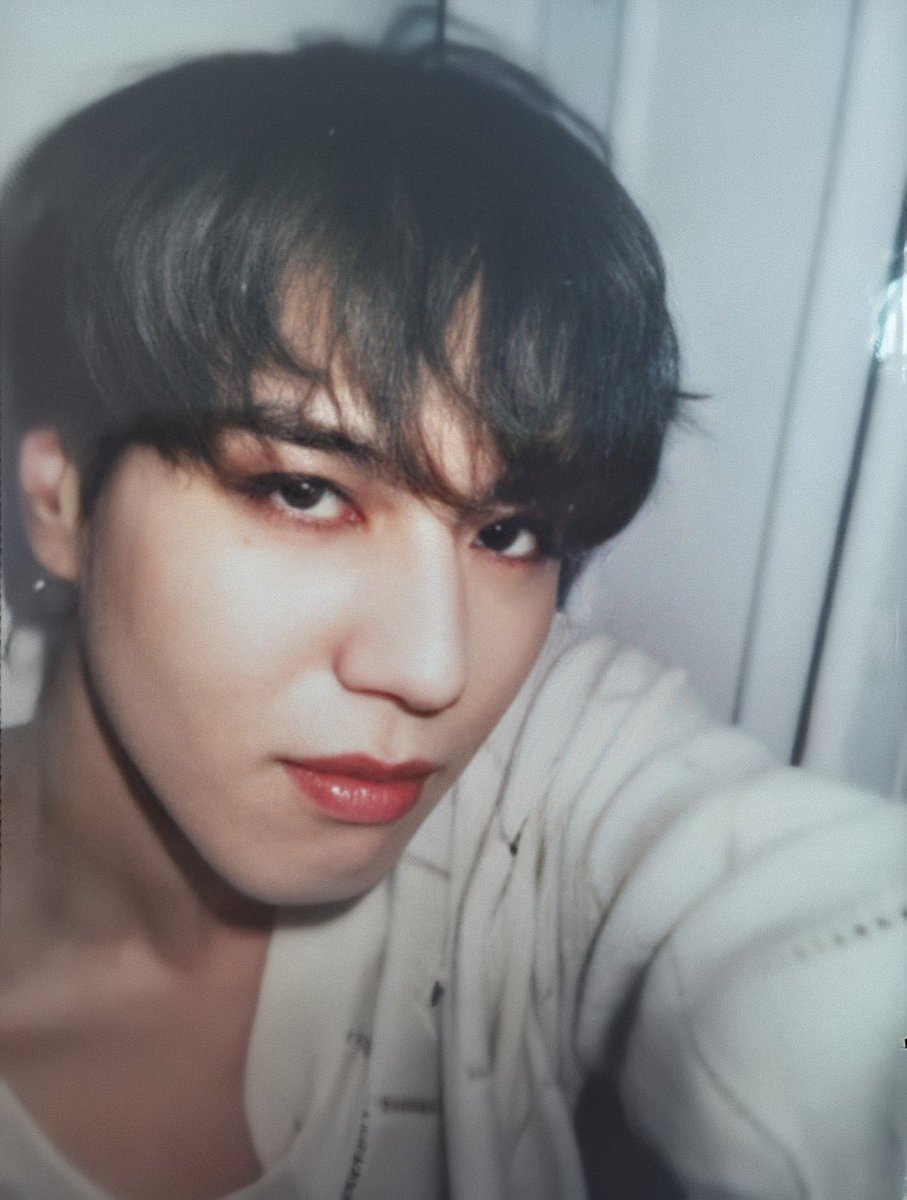 this genre of too-close-to-the-camera yugyeom