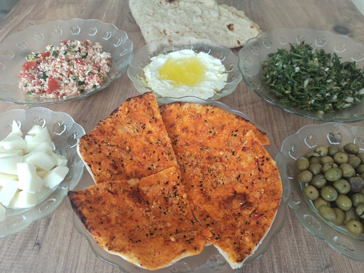 goldorganic_'s tweet photo. 🌟 Tuzlu yoğurt
🌟 Zeytinyağı
🌟 Dil peyniri
🌟 Halhalı kırma yeşil zeytin
🌟 Biberli ekmek
🌟 Taze kekik
Ve daha birçok Sağlıklı Hatay lezzeti burada
WhatsApp:05452028733
#hataylezzetleri #dilpeyniri #biberliekmek #halhalizeytin #tuzluyogurt #kekik https://t.co/BOPfXSgv9Y