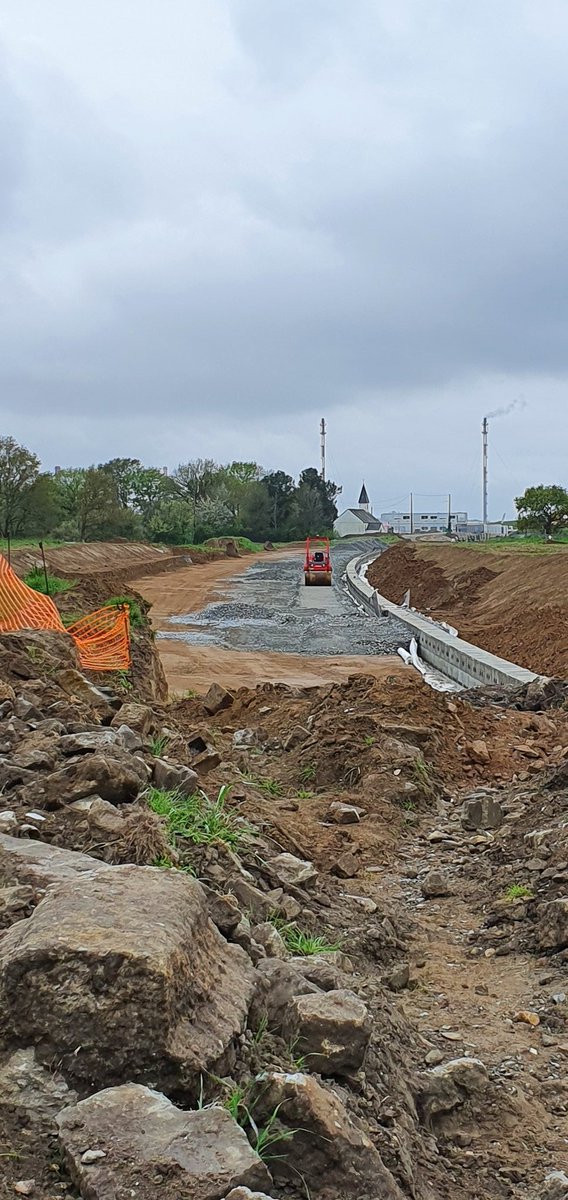 Visite ce we du chantier <a href="/SNCFReseau/">SNCF Réseau</a>  du contournement de Donges en Pays de la Loire sous maitrise d œuvre @SYSTRA_LTD : 4 gros we de travaux au printemps 2021 puis travaux de raccordement à la nouvelle voie en septembre 2022 qui contourne la raffinerie