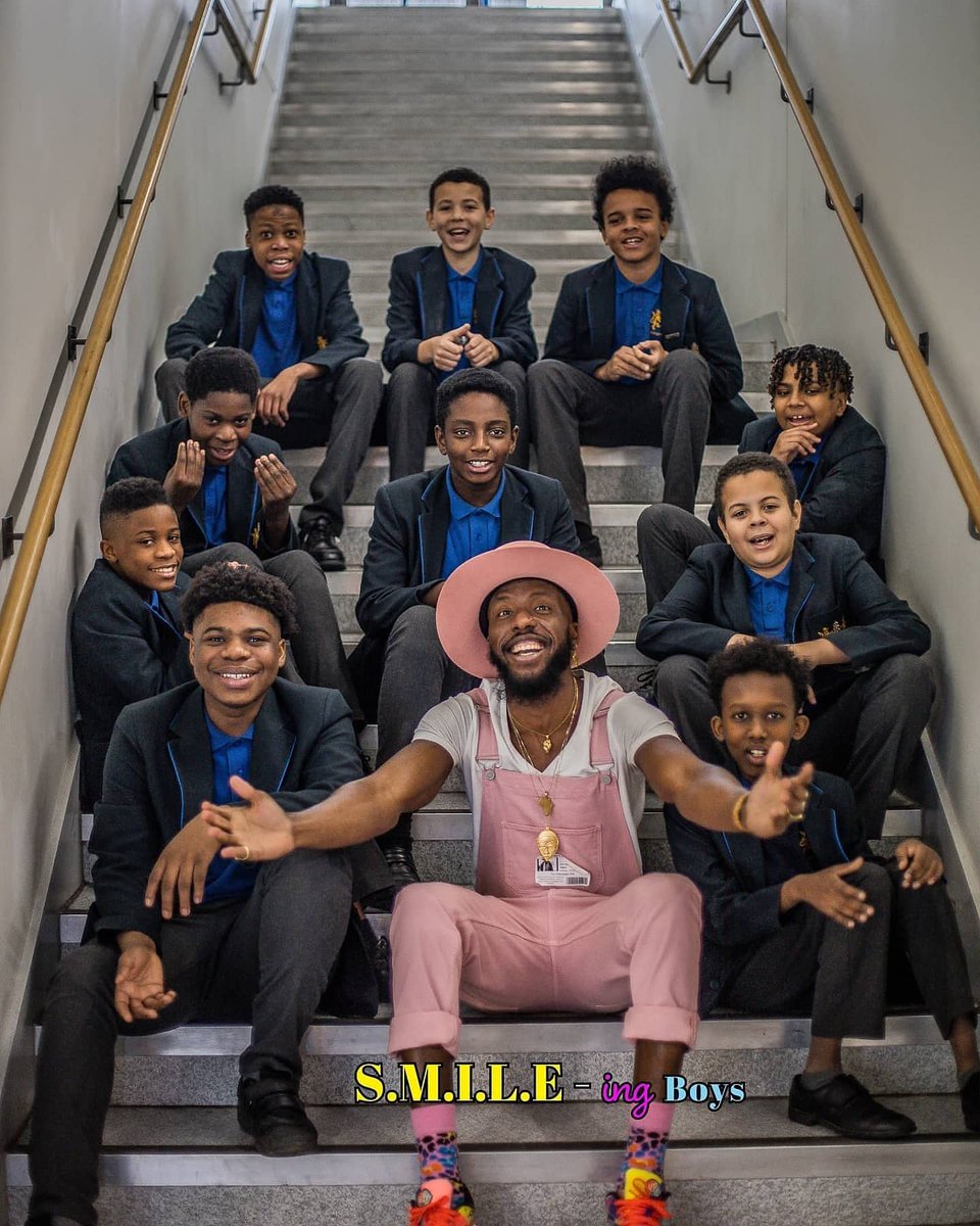 universoulbrand's tweet image. I am hiring 2 assistant facilitators for the S.M.I.L.E-ING Boys Project.....do spread far and wide 🙏🏿👊🏿. An opportunity for Black brothers/artists who are interested in building their practice with young people 🙏🏿
.
.
#hiring #blackboyjoy #jobopportunity

universoulartist.com/s-m-i-l-e-ing-…