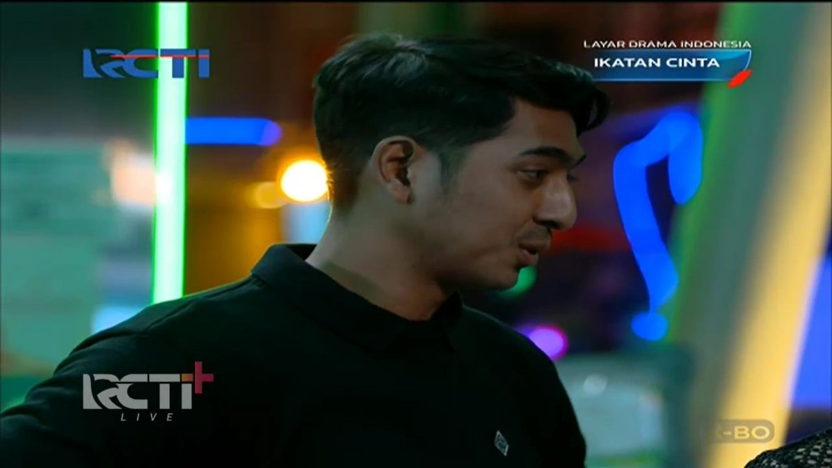 im__naash's tweet photo. "Masuk yuk."
"Tar dulu."

Ndin, gak peka banget nehhh dahtau suaminya mau nubruk🙏🙏
#IkatanCintaEp234 https://t.co/uQ2lOTnEc6