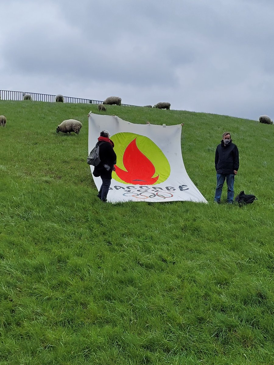 sorayahmechtouh's tweet photo. Nous étions https://t.co/nv0tX7koW4 ce matin avec @idf_ecologie SSD au parc Georges Valbon à l'appel de la #MNLE
🌿Les JOP ne doivent pas être une caution pour bétonner nos poumons verts
👉Le 93 doit rester aux mains de ses https://t.co/oWATmNmLjg et non des spéculateurs #IDF https://t.co/JxDLc7oTmH