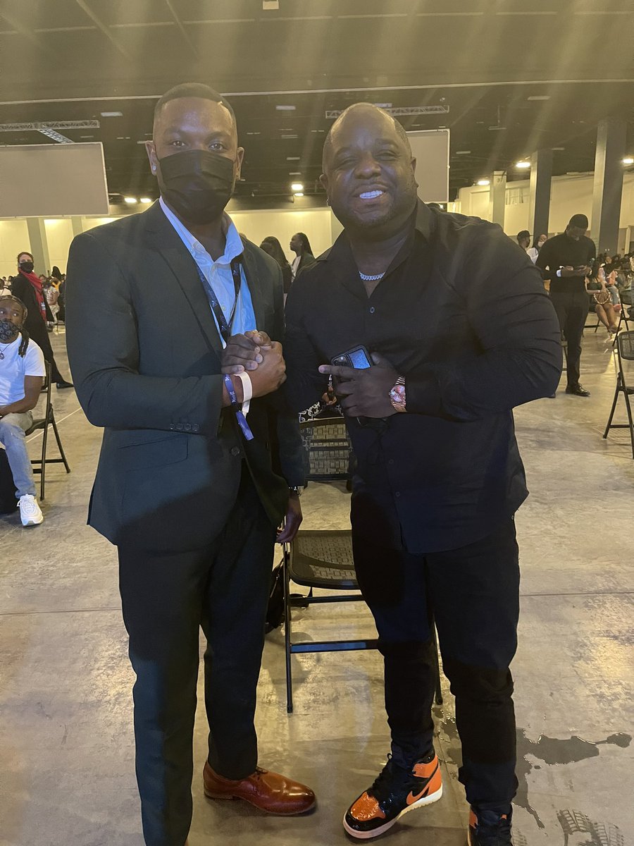 CMDCEOTrey's tweet photo. Your Network Is Your Net-Worth! 💰🙏🏾 

S/O To These Guys For Changing The Game In Their Respective Spaces 💯 Double Salute!

This Is For The Culture! RECESSION PROOF 4 LIFE 💰 #CMD4LIFE #KeepGoing #CertifiedDreamChaser #AlixBurton #EarnYourLeisure #WallStreetTrapper #Mr2WeeksOut https://t.co/XOQoVerAgZ