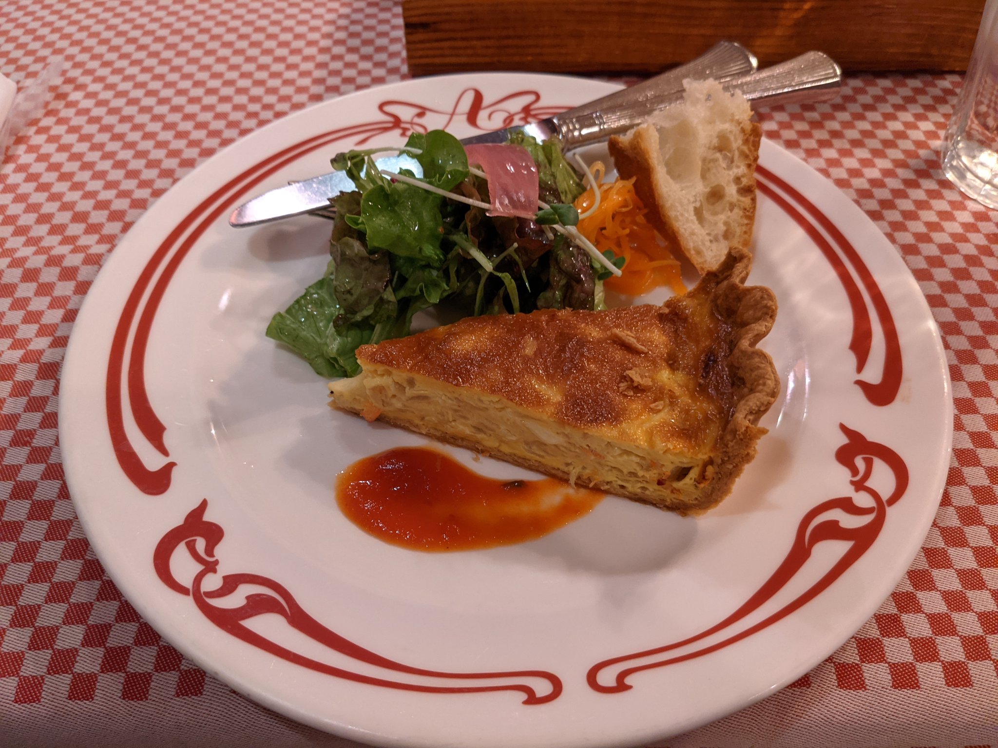 モモ 難波のビストロ ダ アンジェでランチしました 凄くオシャレな店内になりより美味しい料理 キッシュは大きめでボリューム満点 デザートは甘すぎずたくさん食べれそう W 絶対また行く なんば ランチ T Co L1kth6tb0d Twitter