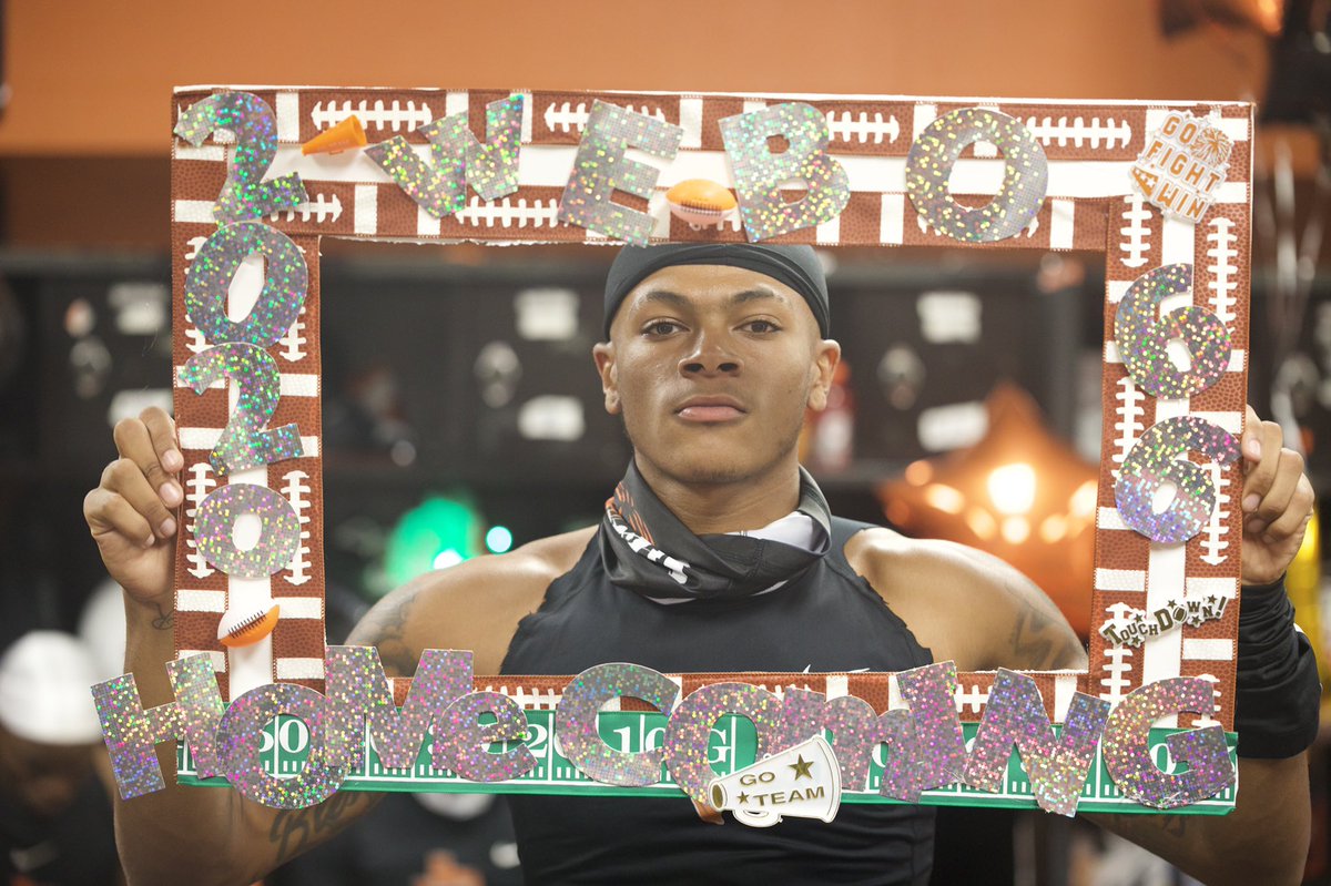 MrJDavis96's tweet image. Sad news this morning about my guy @TonyEvansJr1 ! Definitely hurt a little when reading and hearing he’s gone 💔🙏🏾🕊

He’s definitely one of my favorite athletes. He’s so genuine rather it was text or in person. He stayed picture ready when it came to game day with me 🖤😢