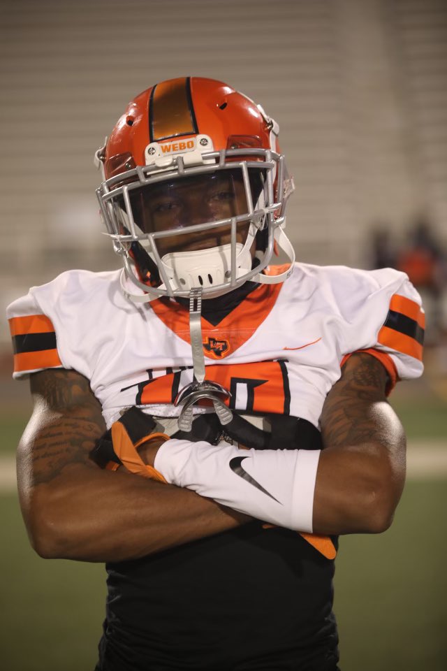 MrJDavis96's tweet image. Sad news this morning about my guy @TonyEvansJr1 ! Definitely hurt a little when reading and hearing he’s gone 💔🙏🏾🕊

He’s definitely one of my favorite athletes. He’s so genuine rather it was text or in person. He stayed picture ready when it came to game day with me 🖤😢