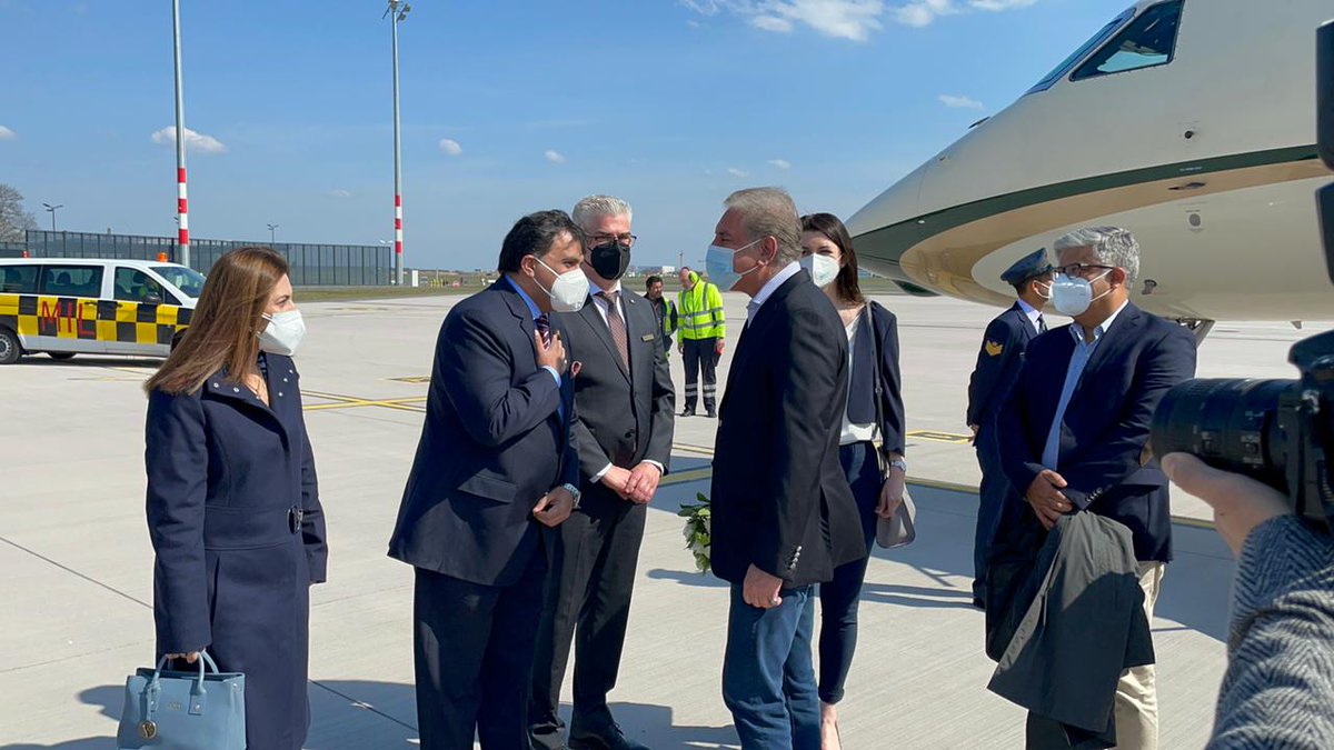 PakinGermany_'s tweet photo. FM @SMQureshiPTI arrived in Germany on the invitation of @HeikoMaas foreign minister of germany. 

@DrMFaisal
@FMPublicDiploPK
@GermanyDiplo
@ForeignOfficePk 

#pakingermany https://t.co/CJJDrOznfW