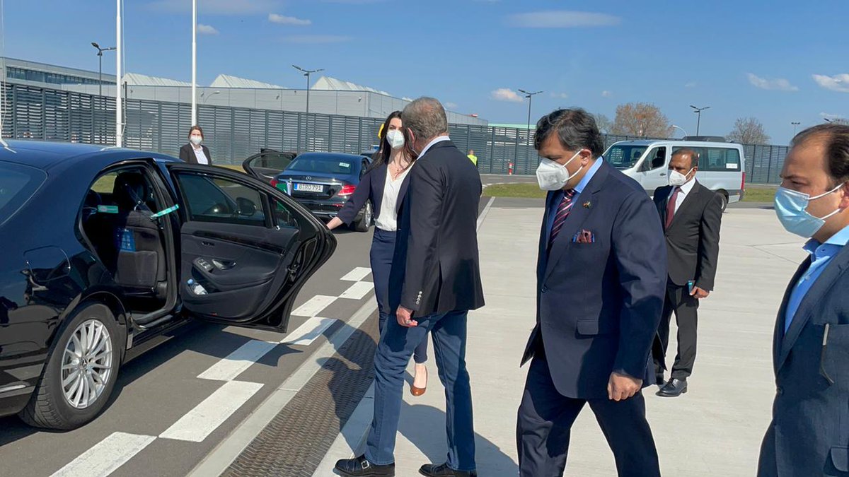 PakinGermany_'s tweet photo. FM @SMQureshiPTI arrived in Germany on the invitation of @HeikoMaas foreign minister of germany. 

@DrMFaisal
@FMPublicDiploPK
@GermanyDiplo
@ForeignOfficePk 

#pakingermany https://t.co/CJJDrOznfW