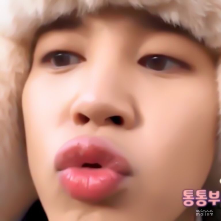 Jimin’s plump lips- a needed thread