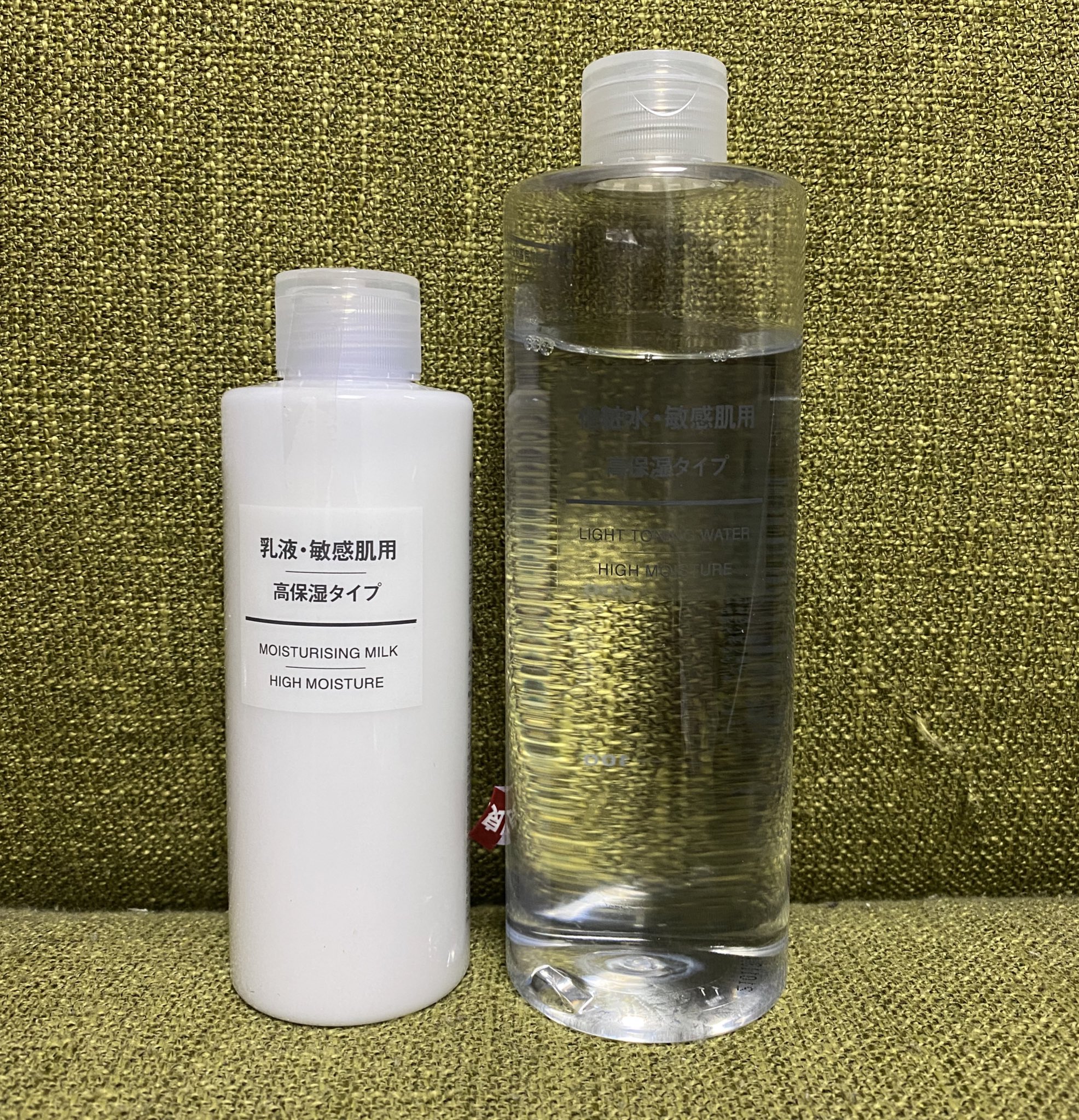 伊藤聡 風呂上がりに化粧水 右側 をつけていたのですが 潤いのあるお 肌を目指して左の乳液を買ってきました これ 両方つけるのって意味ありますか お 肌をぷるんとさせたいのですが どうすればいいのかわからず マル秘テク知ってる方いればお教え